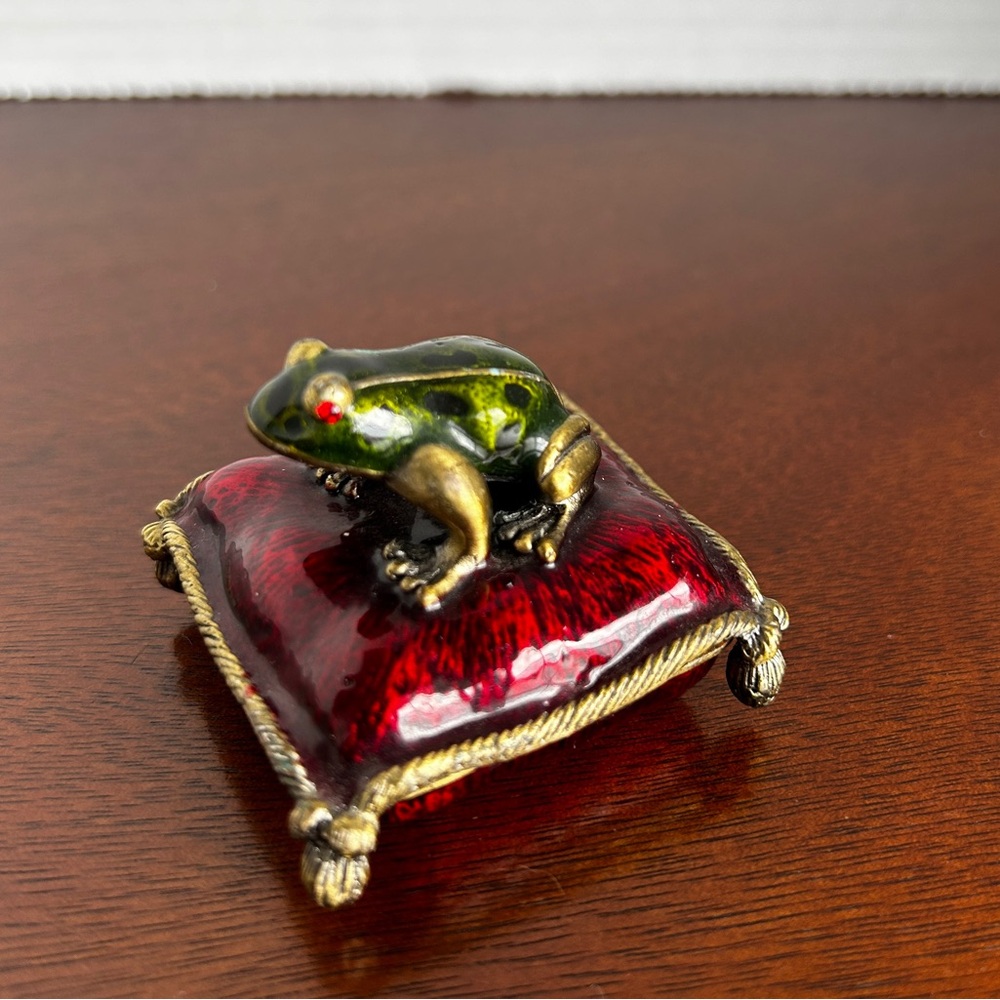 Frog Sitting on a Pillow Metal Trinket Box